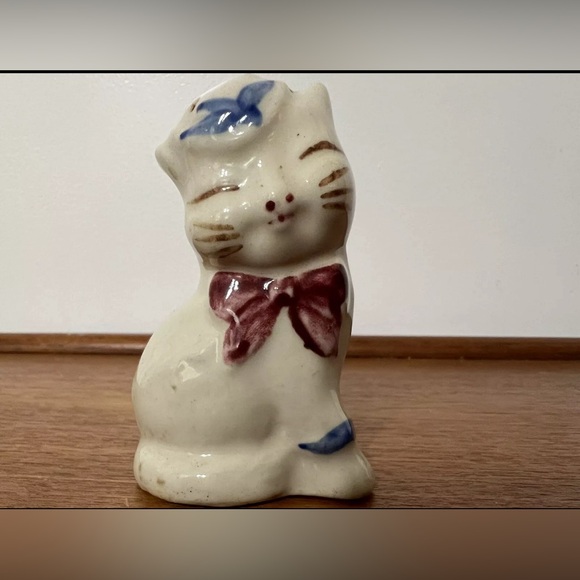Vintage Salt or Pepper Shaker Replacement Shawnee Puss 'n Boots Cat Bow Pottery - Picture 2 of 11